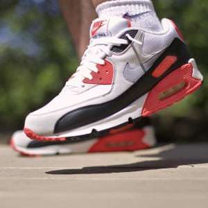 Clean Nike Air Max 90 “Infrareds”