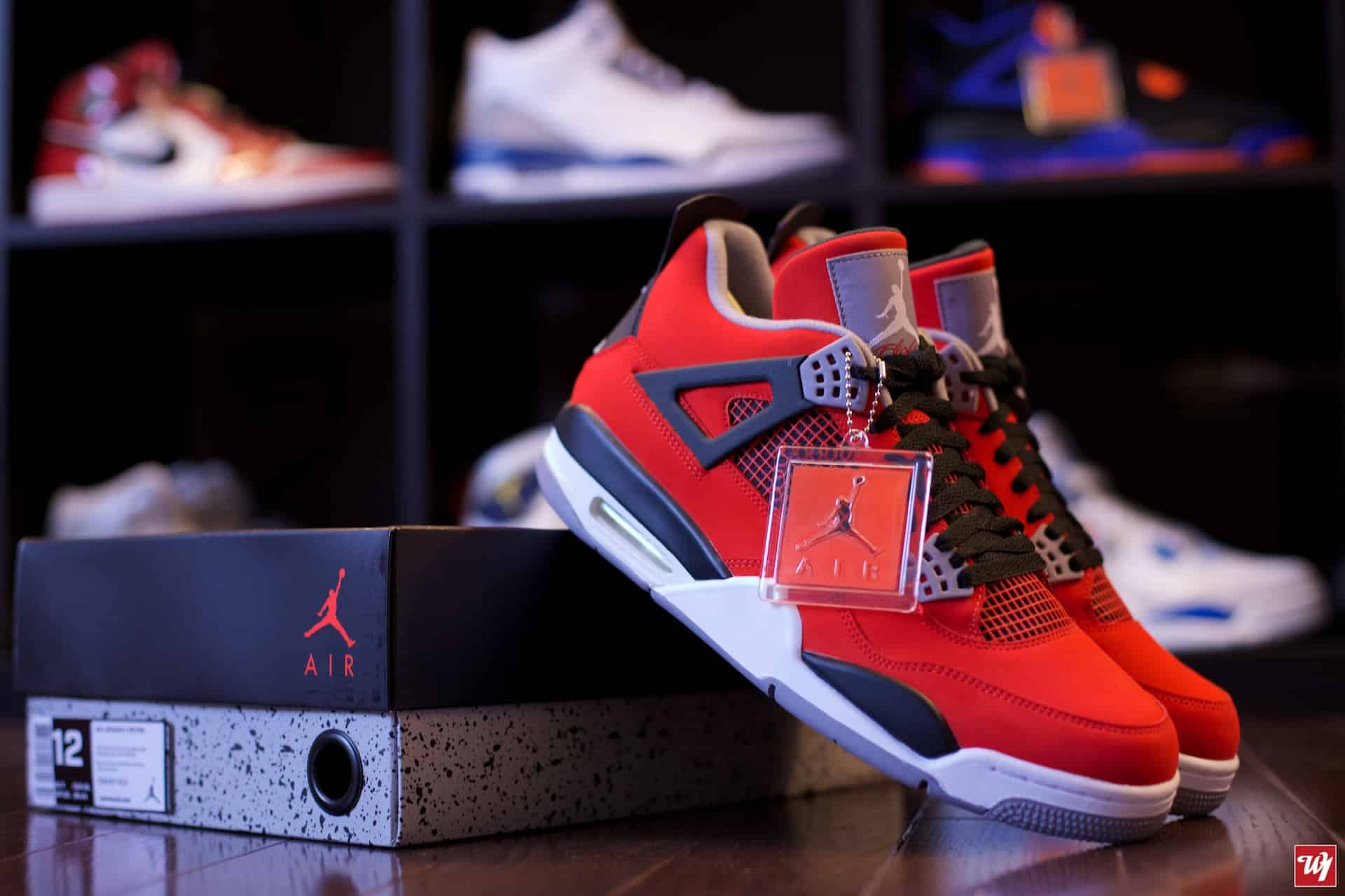 Air Jordan 4 •Toro