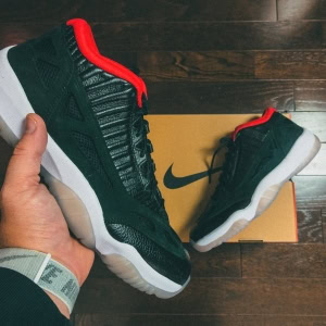 Air Jordan 11 Low IE • BRED