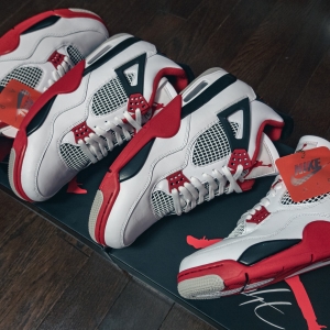 Air Jordan 4 Fire Red
