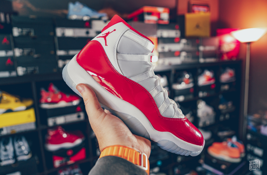 Air Jordan 11 • Varsity Red