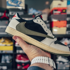 Air Jordan 1 Low OG x Travis Scott – WMNS “Olive”