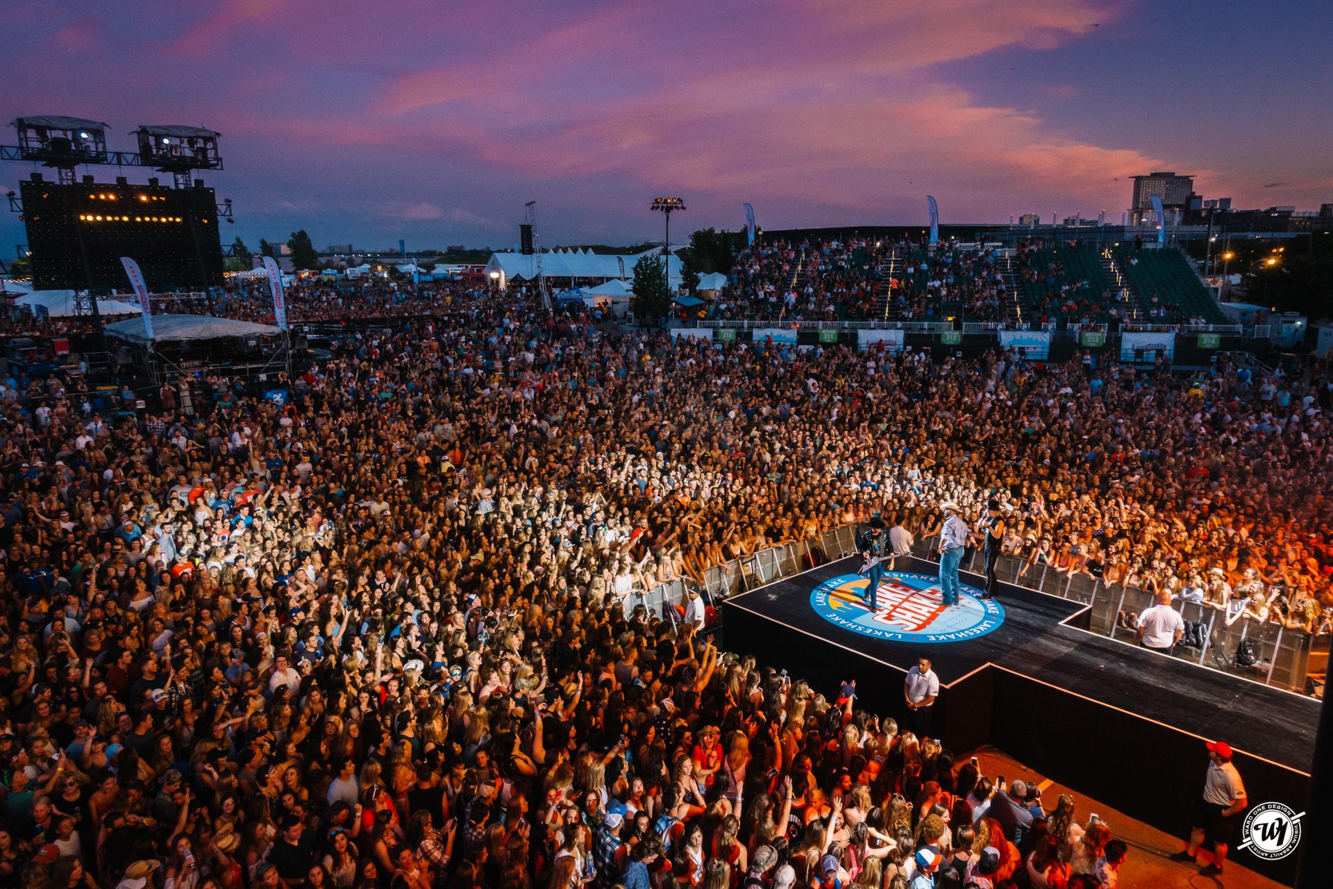 LakeShake on a Friday Night 2017!