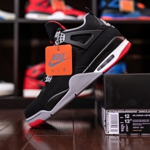 Air Jordan IV Bred