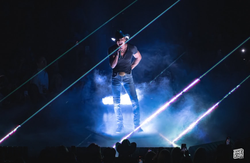 Tim McGraw – Standing Room Only Tour